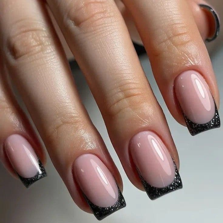 Czarny french manicure Nail Lash Time, ciemne, Warszawa Żoliborz