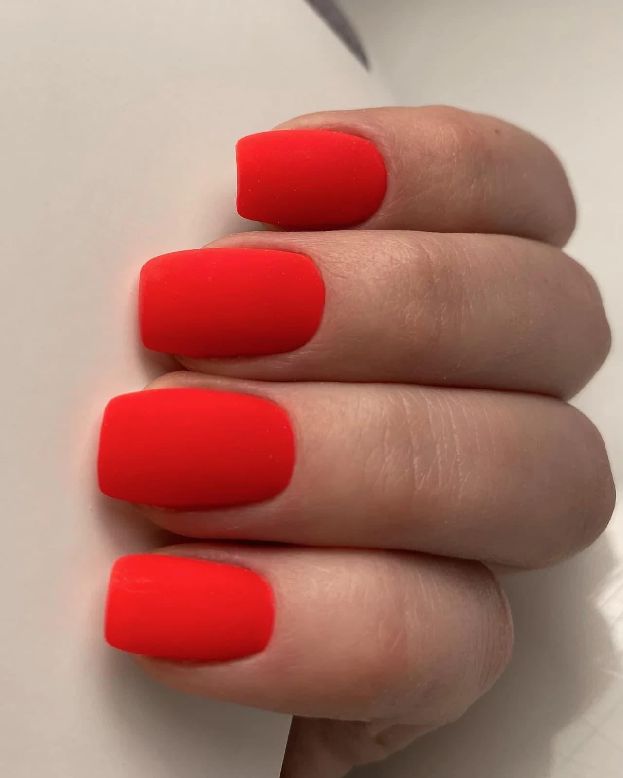Minimal, Czerwień, Nail Lash Time, czerwień, Warszawa Żoliborz